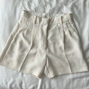Aritzia Effortless Shorts 5” in Light Birch